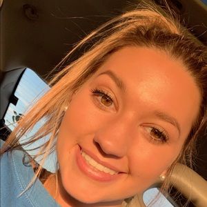 Meet your Posher, Chloe